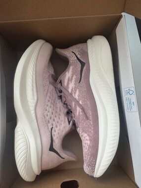 Women's Hoka Mach 6 running shoes